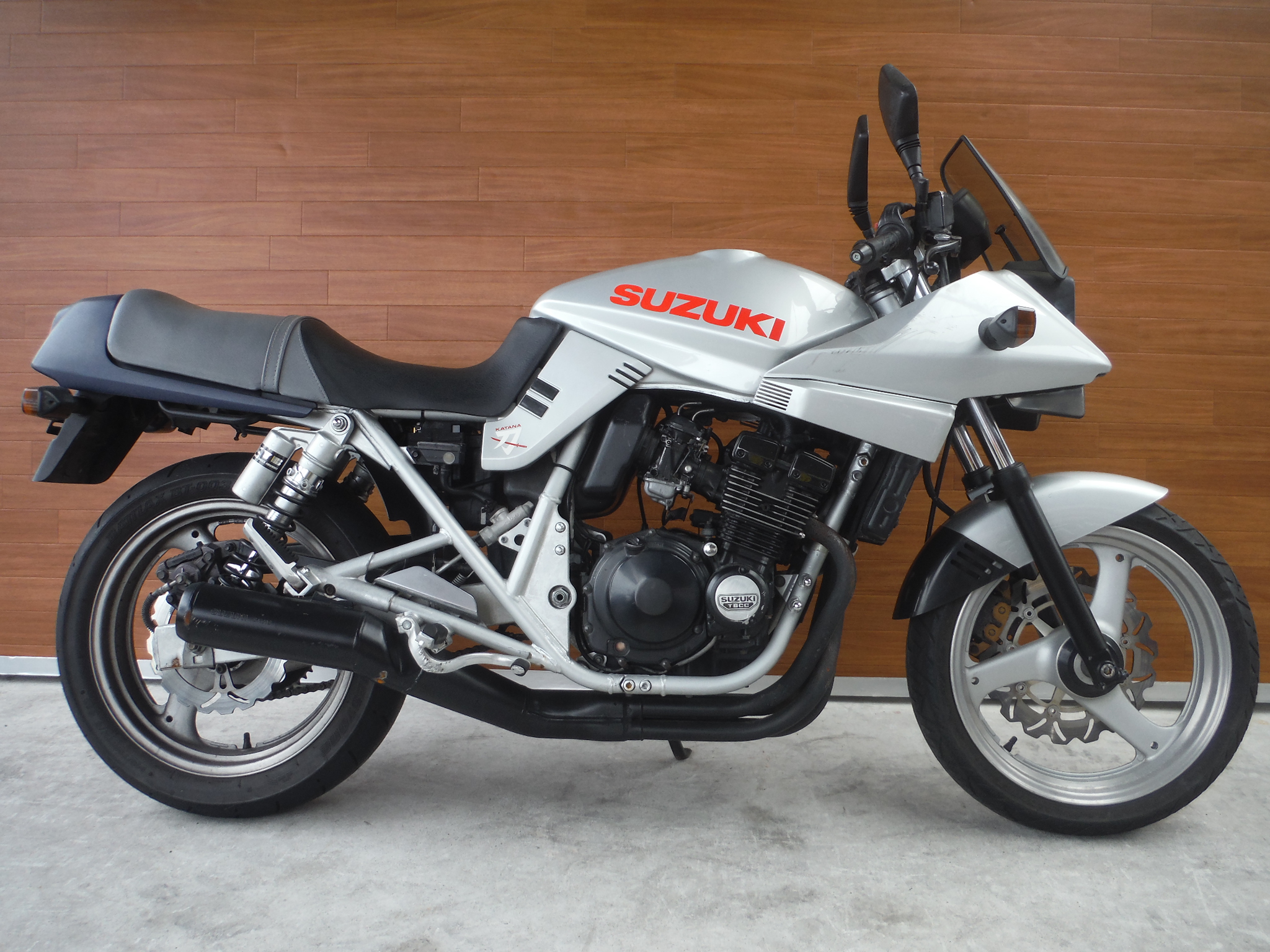 熊本中古車バイク情報 スズキ Gsx250s 250 銀 熊本のバイクショップ アール バイクの新車 中古車販売や買取 レンタルバイク のことならおまかせください