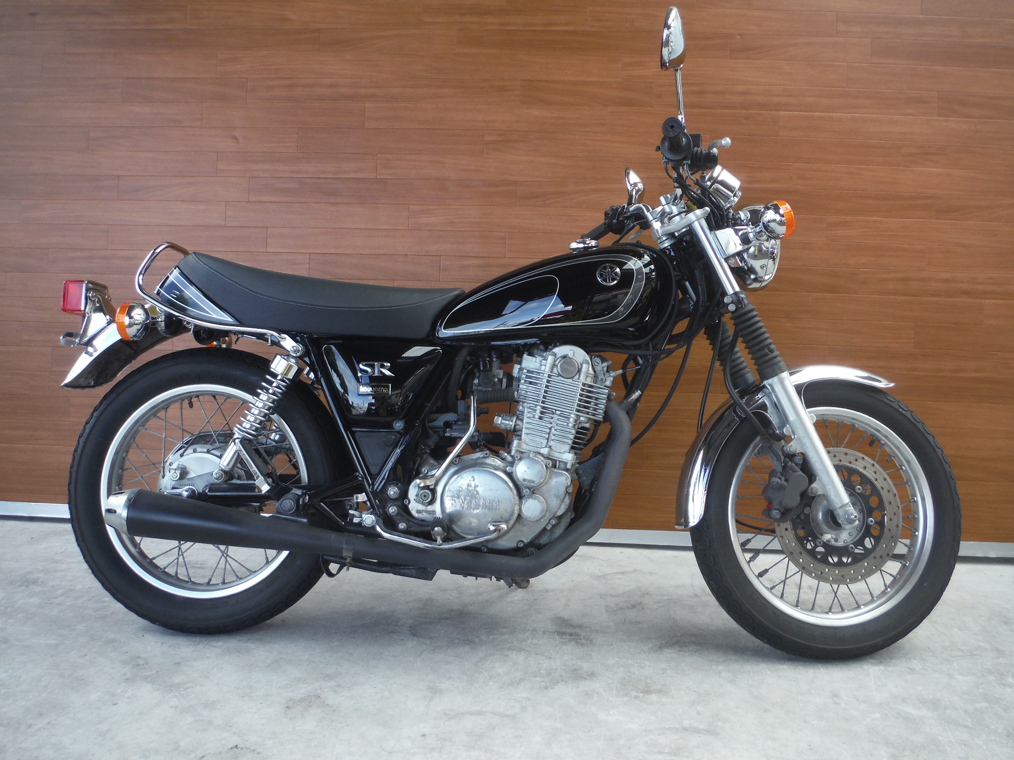熊本中古車バイク情報 ヤマハ Sr400 400 12年モデル 黒 熊本のバイクショップ アール バイクの新車 中古車販売や買取 レンタルバイクのことならおまかせください