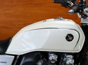 熊本中古バイク情報 ホンダ Cb1100 Abs 1100cc 白 熊本のバイクショップ アール バイクの新車 中古車販売や買取 レンタルバイクのことならおまかせください