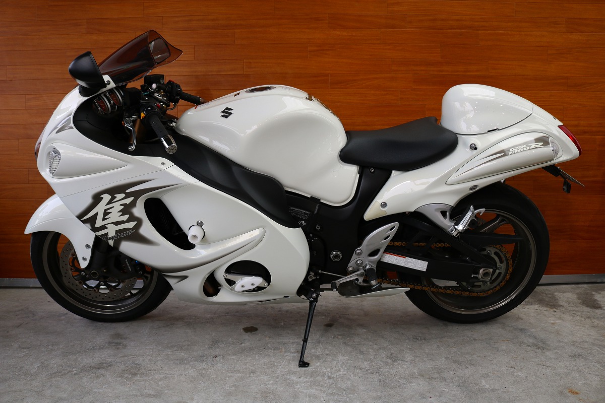 熊本中古車バイク情報 スズキ Gsx1300r 隼 1300 白 熊本のバイクショップ アール バイクの新車 中古車販売や買取 レンタル バイクのことならおまかせください