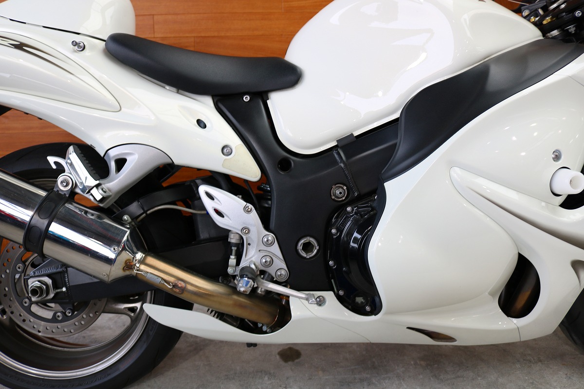 熊本中古車バイク情報 スズキ Gsx1300r 隼 1300 白 熊本のバイクショップ アール バイクの新車 中古車 販売や買取 レンタルバイクのことならおまかせください