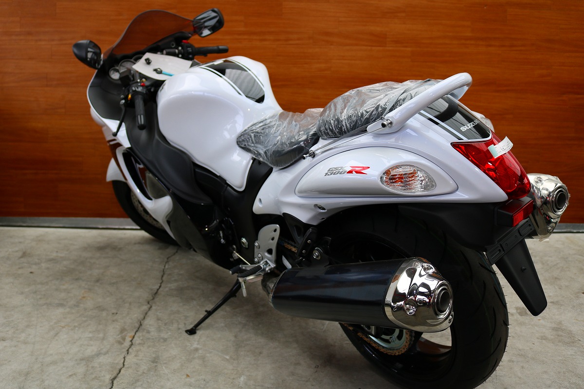 熊本新車バイク情報 スズキ 隼 1300 白 熊本のバイクショップ アール バイクの新車 中古車販売や買取 レンタル バイクのことならおまかせください