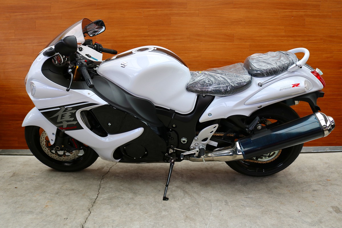 熊本新車バイク情報 スズキ 隼 1300 白 熊本のバイクショップ アール バイクの新車 中古車販売や買取 レンタル バイクのことならおまかせください
