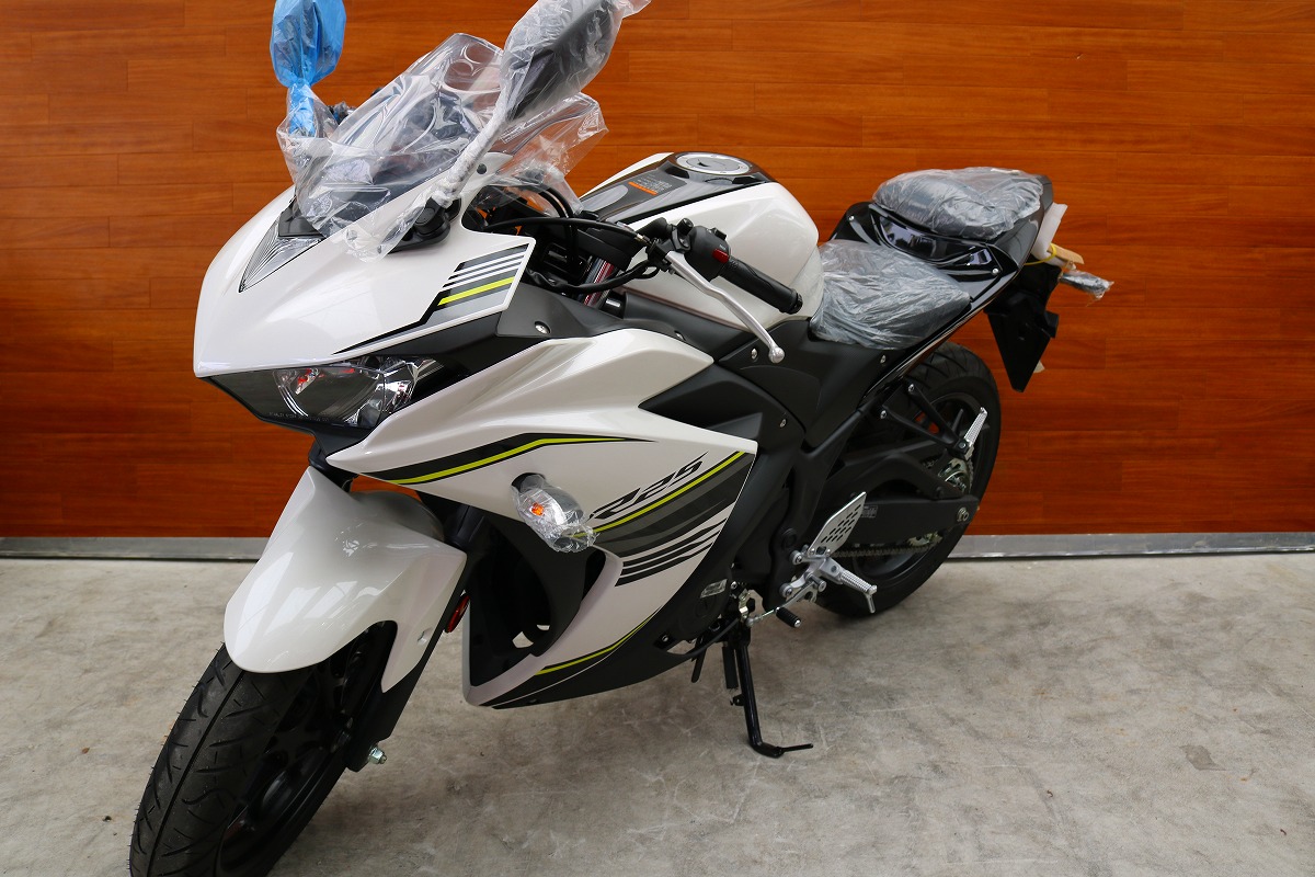熊本新車バイク情報 ヤマハ Yzf R25 250 白 熊本のバイクショップ アール バイクの新車 中古車販売や買取 レンタルバイク のことならおまかせください