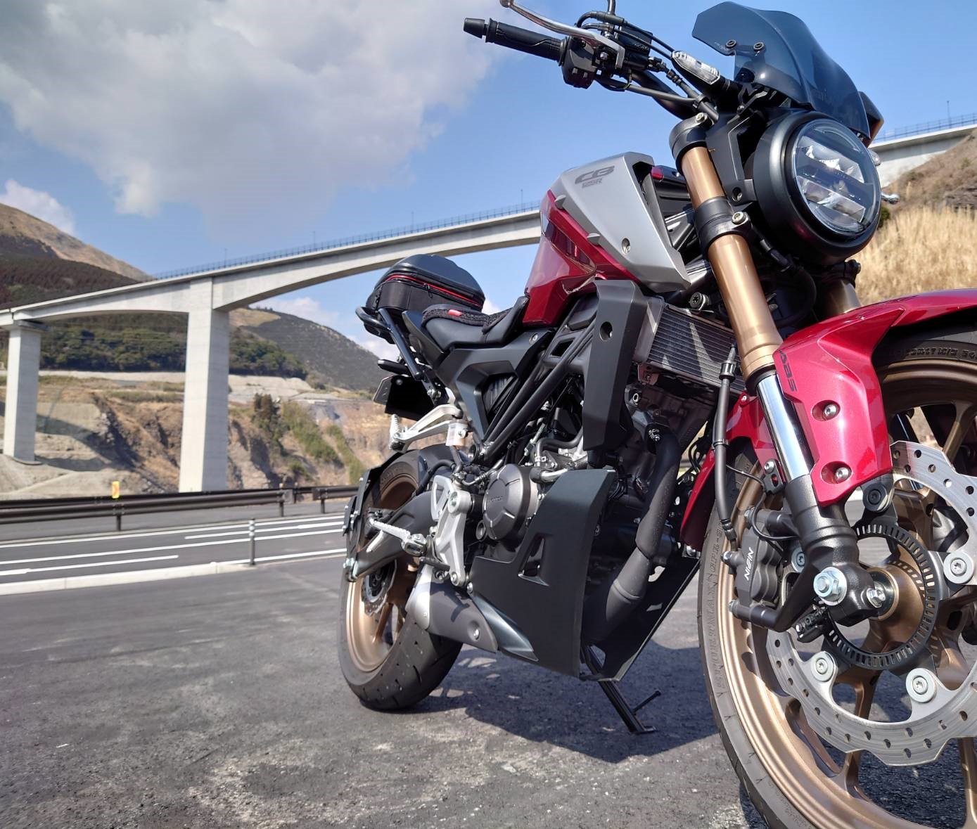 長陽大橋で撮影されたCB125Rの画像