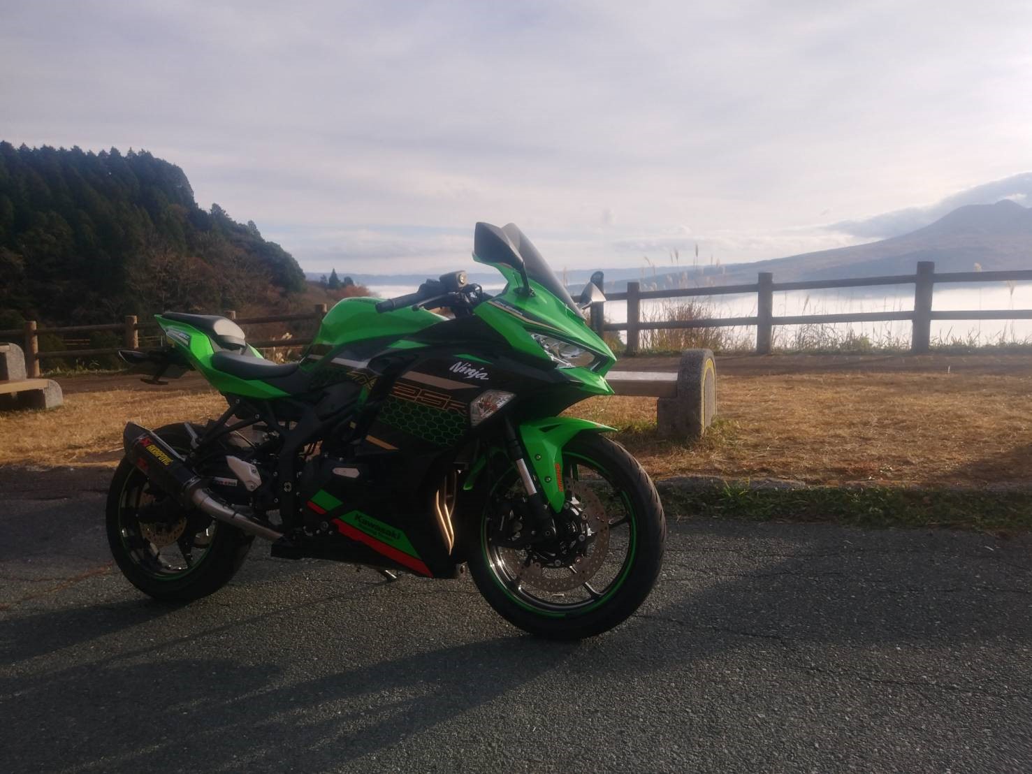 車帰パーキングで撮影されたZX-25Rの画像