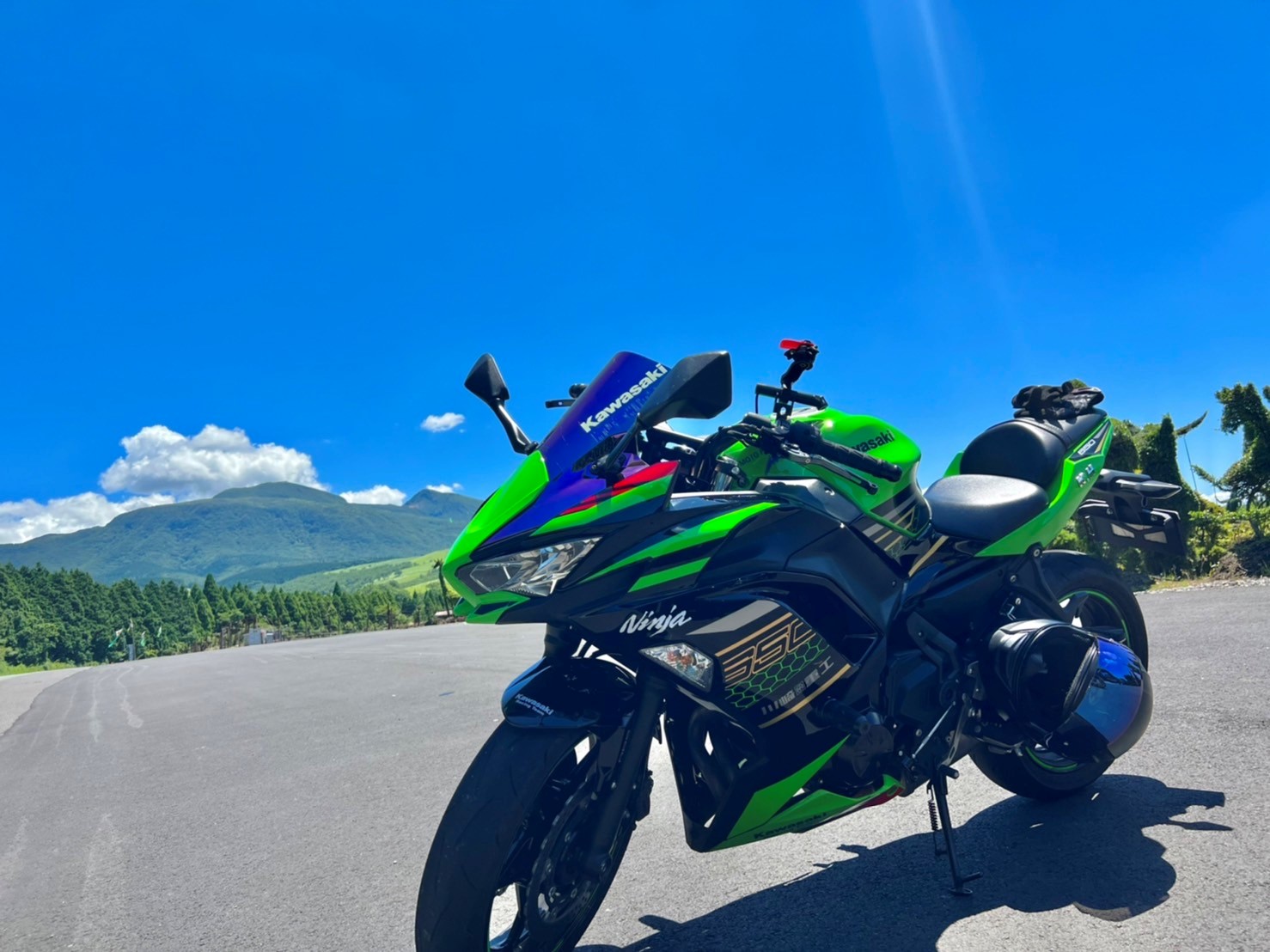 阿蘇ミルクロードで撮影されたNinja650の画像