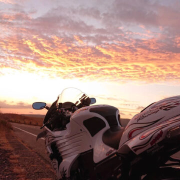 大観峰手前の道路上で撮影されたNinja ZX-14の画像