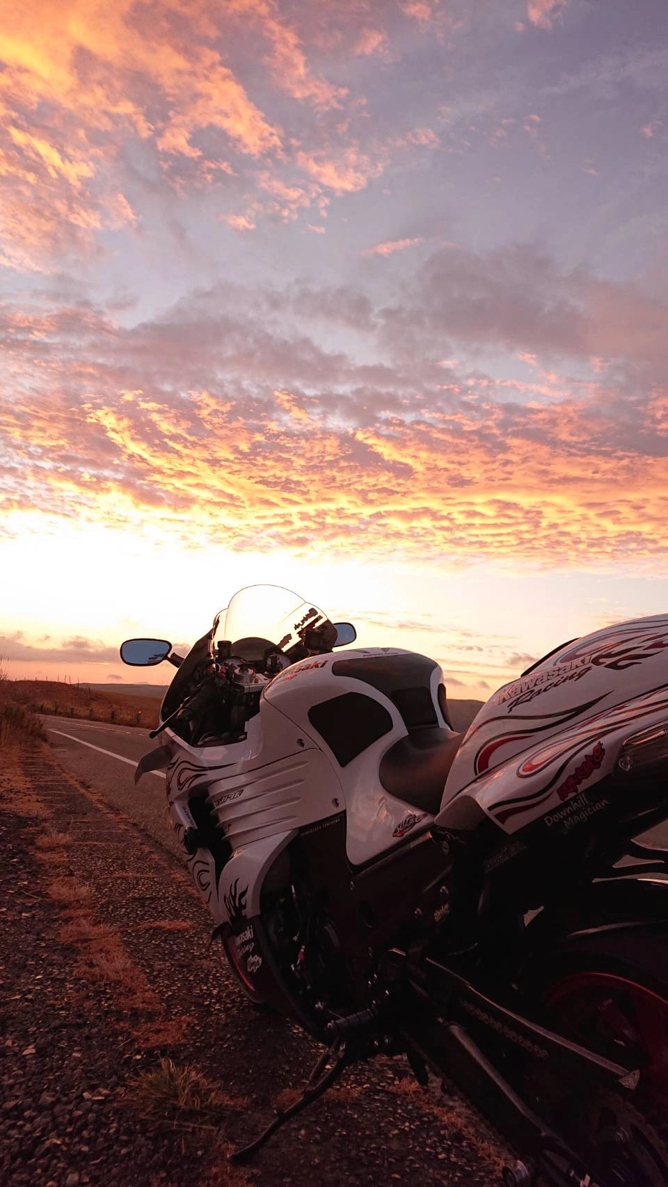 大観峰手前の道路上で撮影されたNinja ZX-14の画像