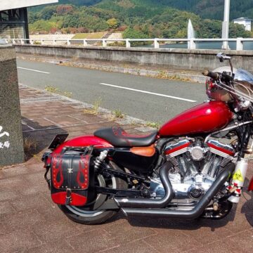 菊池の竜門ダムで撮影されたハーレー883の画像