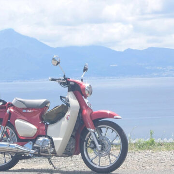 ナルシストの丘で撮影されたスーパーカブC125の画像