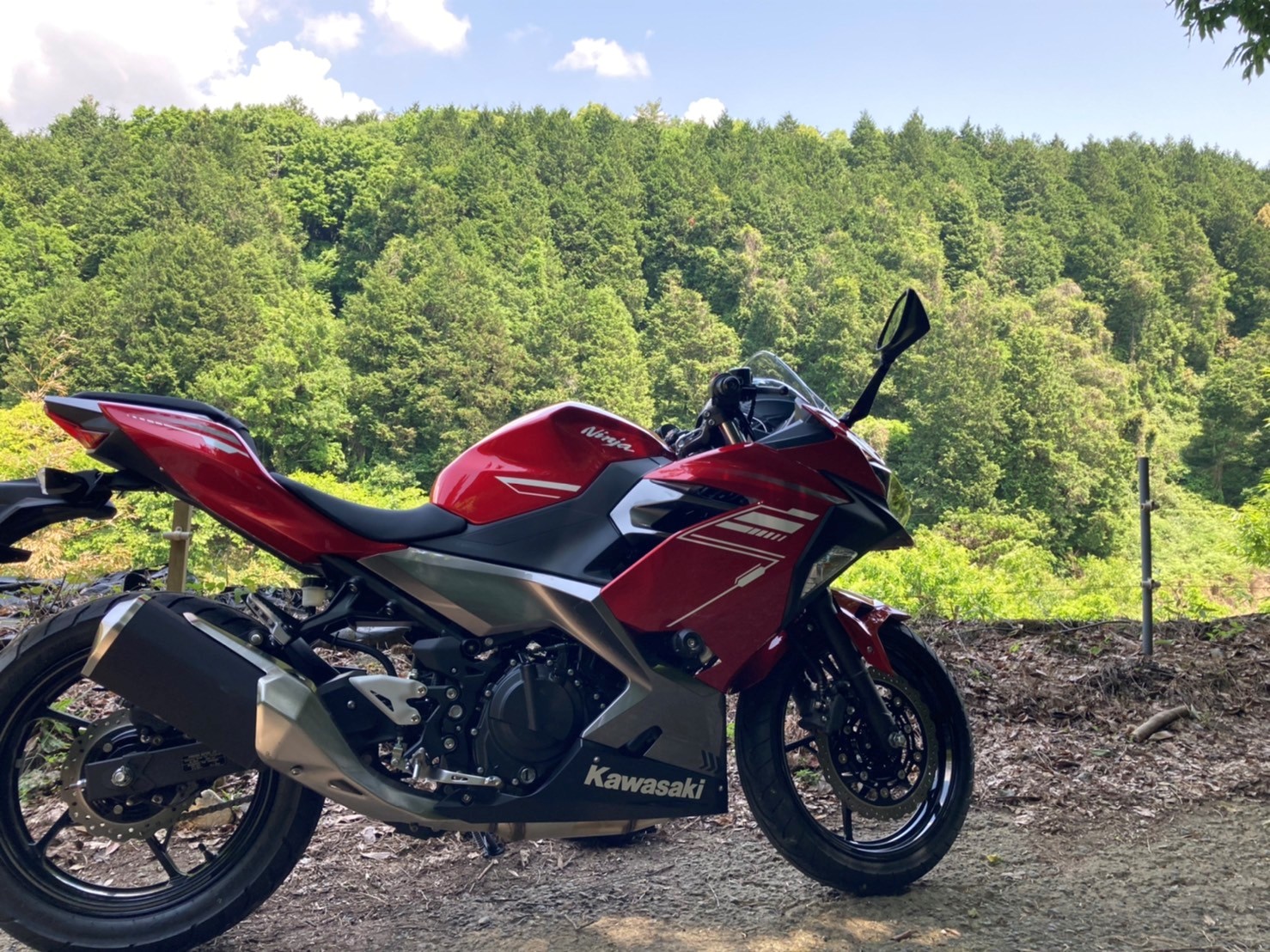 袴野小中学校(廃校)で撮影されたNinja250の画像