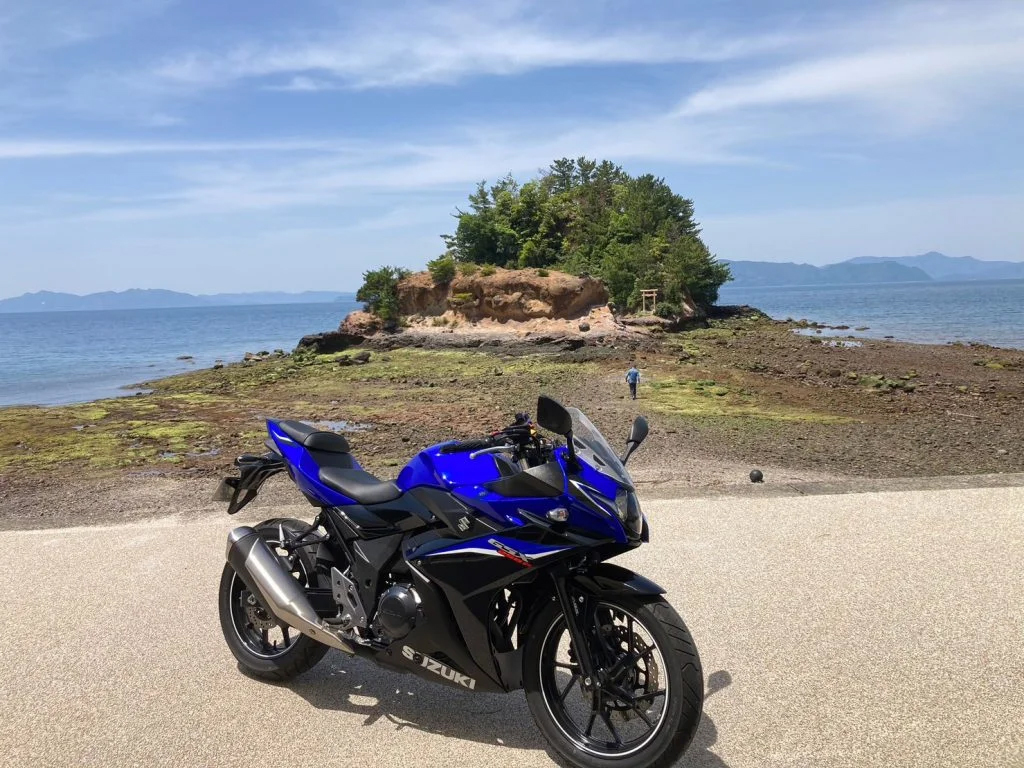 津奈木町赤尾島で撮影されたGSX250Rの画像
