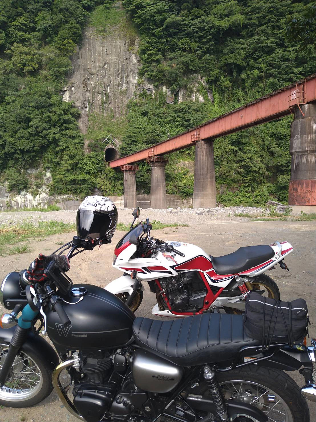 大分県で撮影されたW800CBと400SBの画像