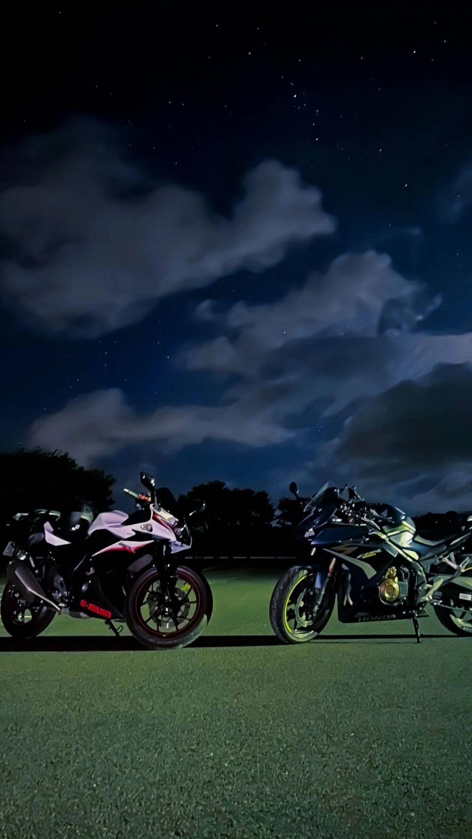阿蘇ファームランドで撮影されたGSX250R、CBR400Rの画像