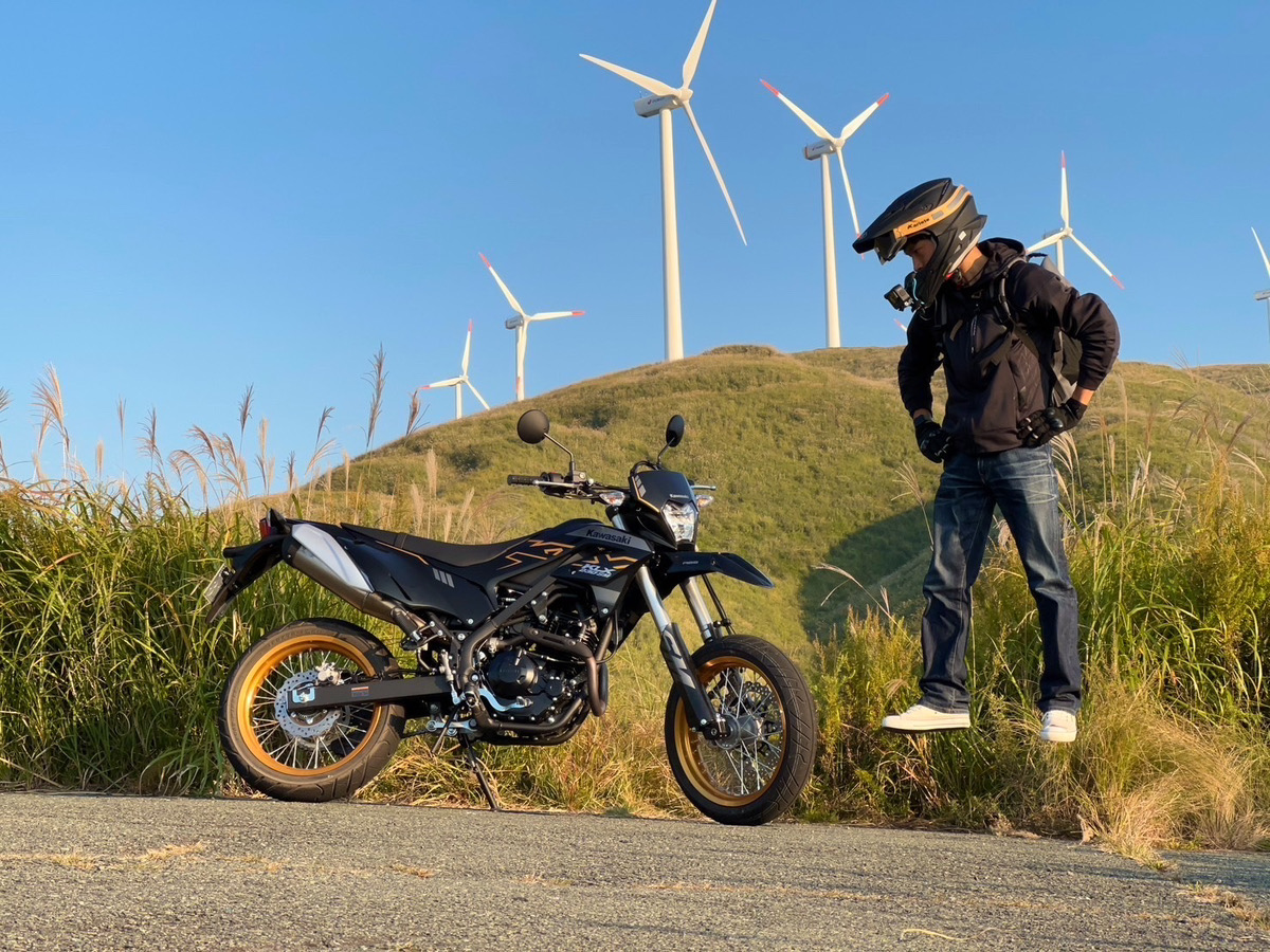 西原村の風車付近で撮影されたカワサキKLX230SMの画像