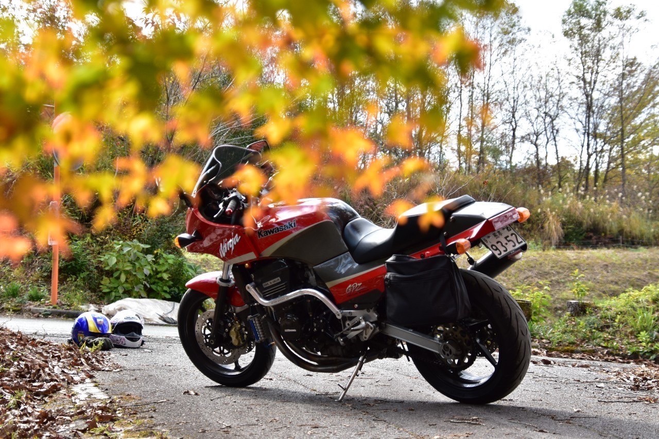 蘇陽挟で撮影されたGPZ900Rの画像