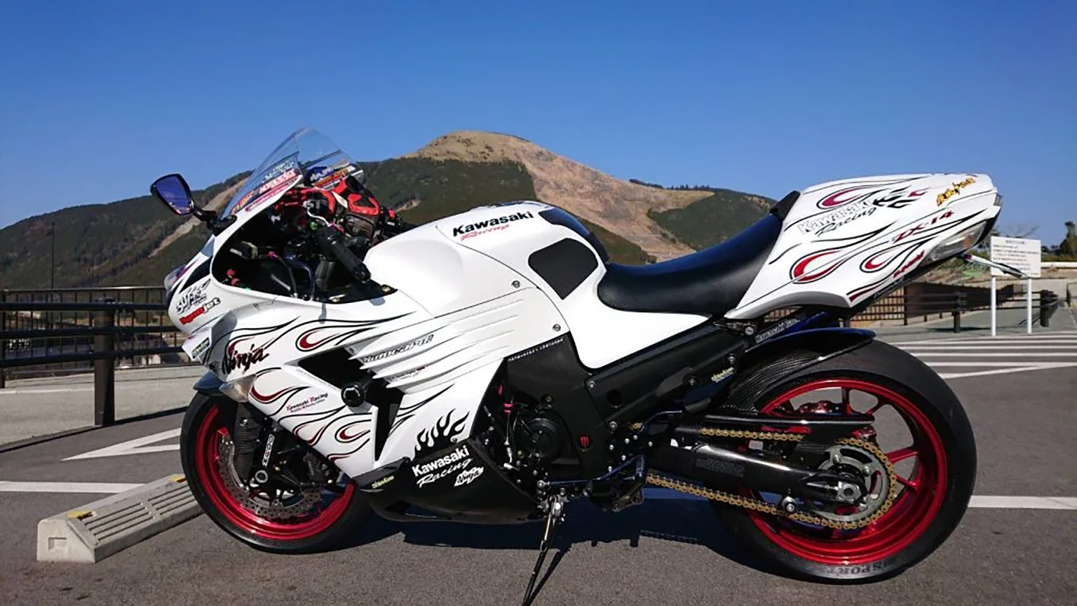 阿蘇大橋の駐車場で撮影されたZX-14の画像