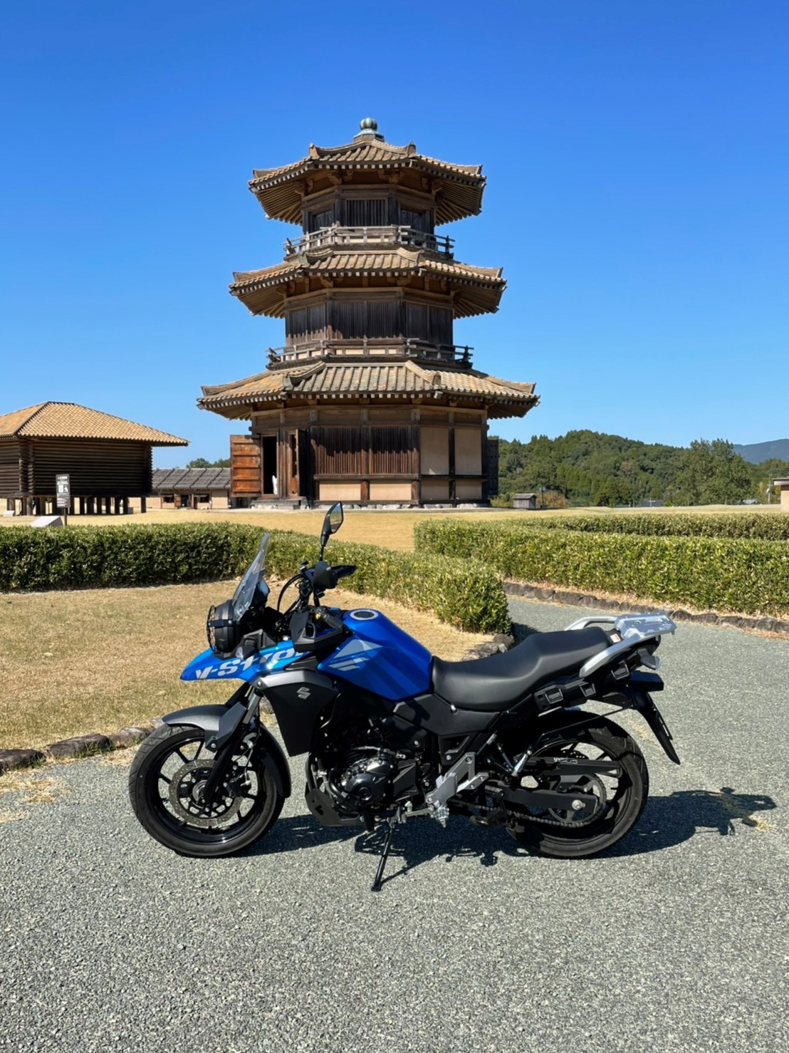 倉岳神社山頂で撮影されたVストロームの画像