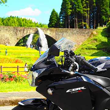 通潤橋で撮影されたCBR125Rの画像