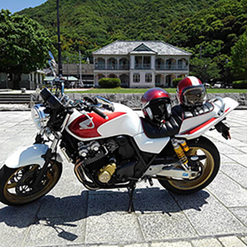 三角で撮影されたCB400SFの画像