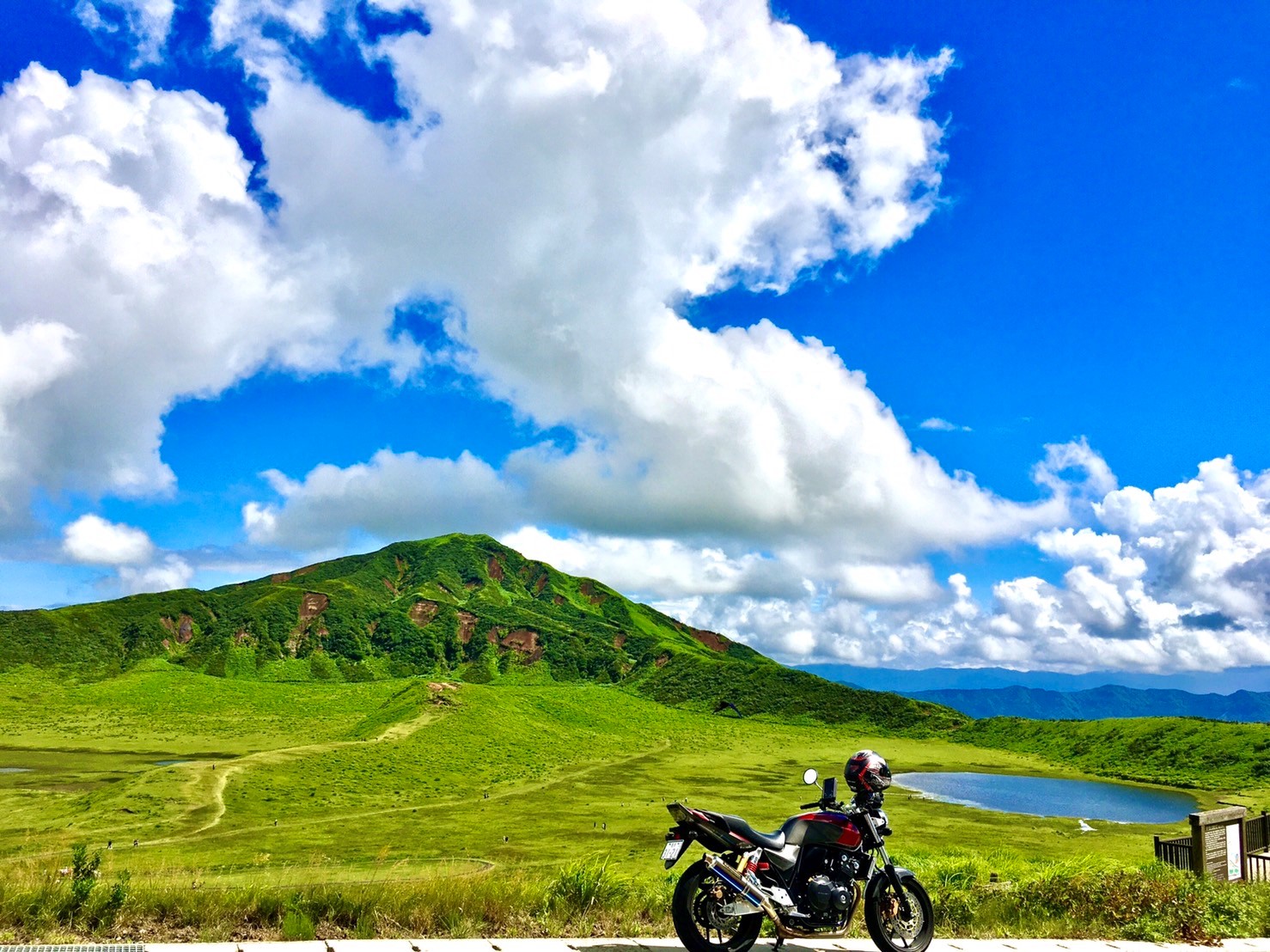 最優秀賞：草千里で撮影されたCB400SFの画像