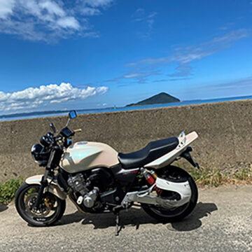 立体駐車場で撮影されたCB400SFの画像