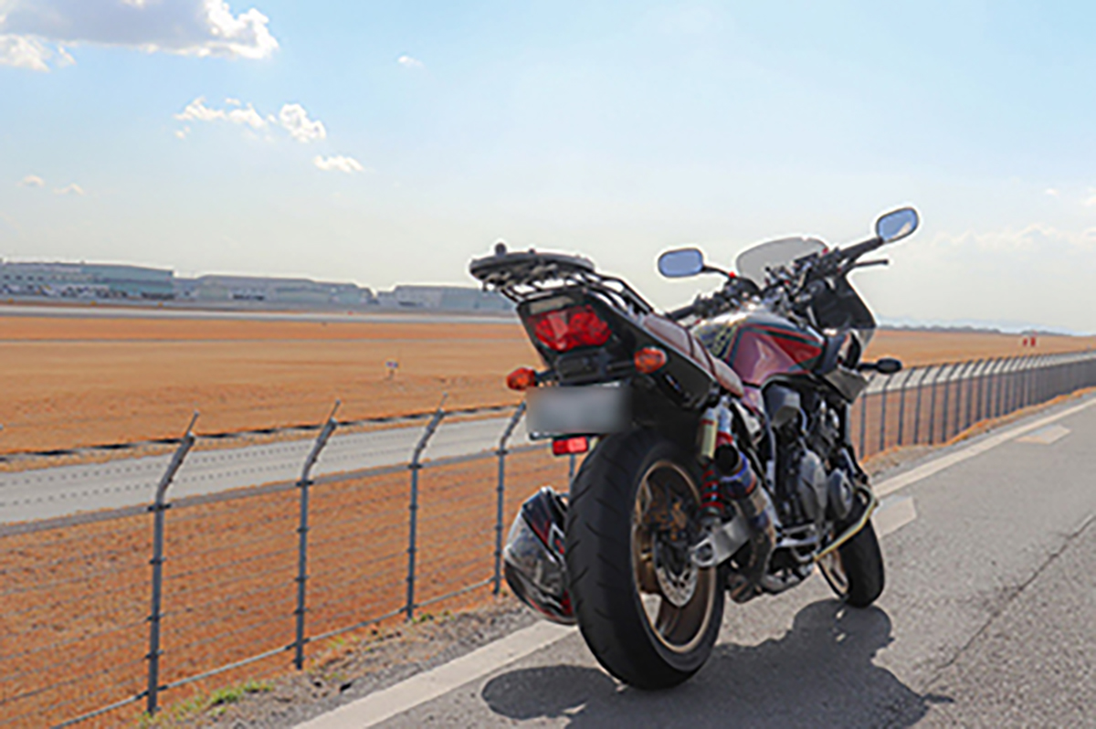 熊本空港で撮影されたCB400SBの画像