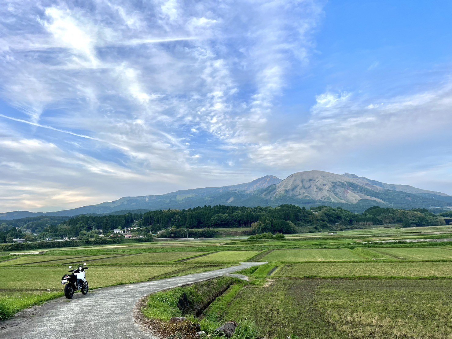 最優秀賞：阿蘇で撮影されたドゥカティ デザートXの画像